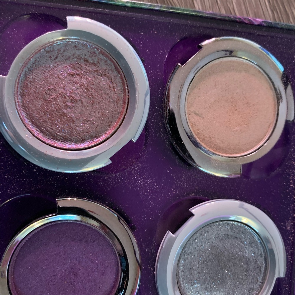 (4) URBAN DECAY SHADOWS with Case